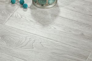 [莱茵河装饰]复合木地板有哪些优缺点 复合木地板清洁工作怎么做