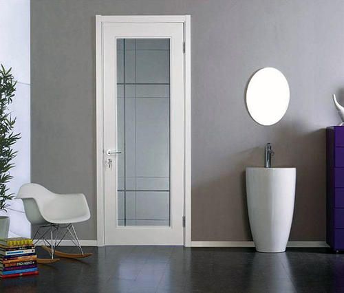 如果觉得推拉门没有个性,也可以选择将主卧卫生间门设计成180度旋转门