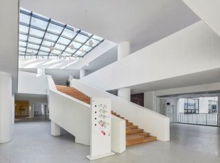 广州学校教学楼室内楼梯设计图片