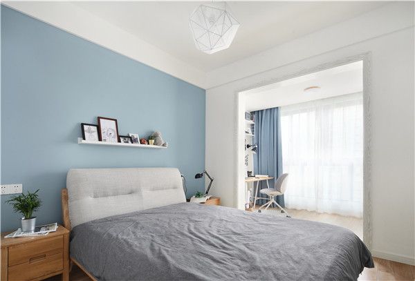 儿童房也是蓝白色调为主进行的一个装饰.