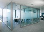 [龙发装饰]办公室屏风隔断有几种方式 办公室屏风的唯美设计