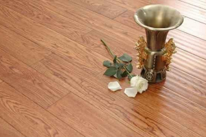 [吉安百年装饰]实木地板VS实木复合地板，到底怎么选？