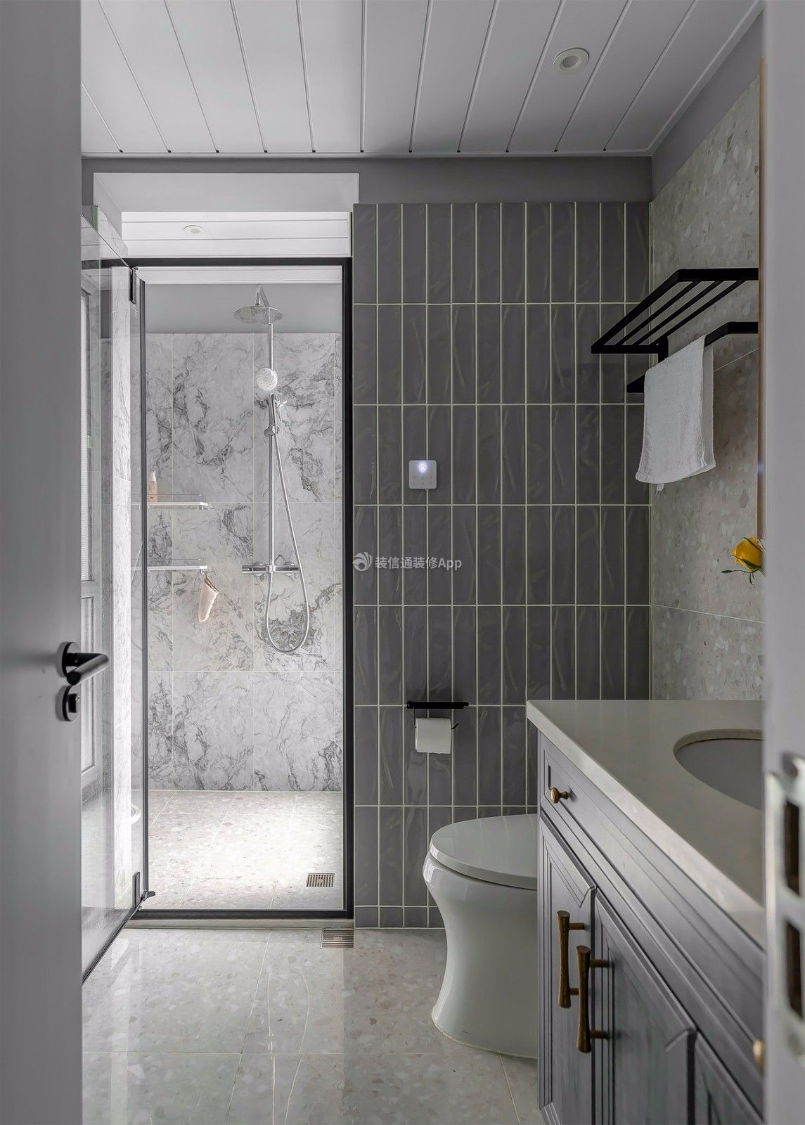 现代风格112平三居室卫生间洗手台装修效果图