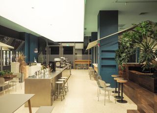 广州特色奶茶店操作台装修设计图片