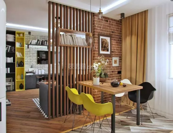 因此我们在设计隔断墙时,要注意它的选材,造型及色彩等等,这样才能让