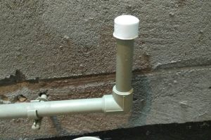 [南京红蚂蚁装饰]水管漏水怎么办？不用修理工，解决办法很简单！