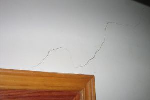 [广州苹果装饰]墙面装修完开裂是什么原因导致的