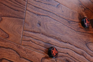 木地板与瓷砖哪个好