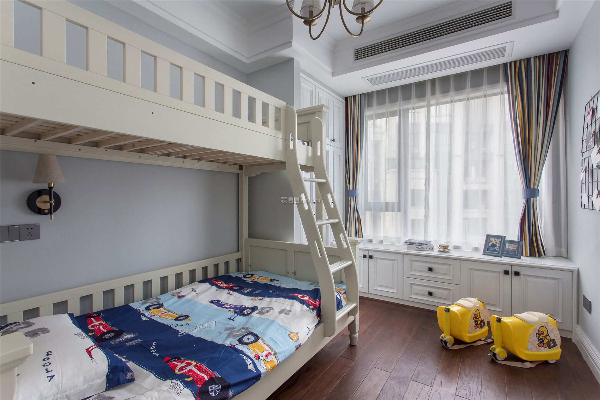 儿童房高低床装修效果图 儿童房高低床设计图片