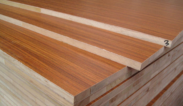 很多不同,密度也是不一样的,在购买的时候我们要选择比较有质感的板材