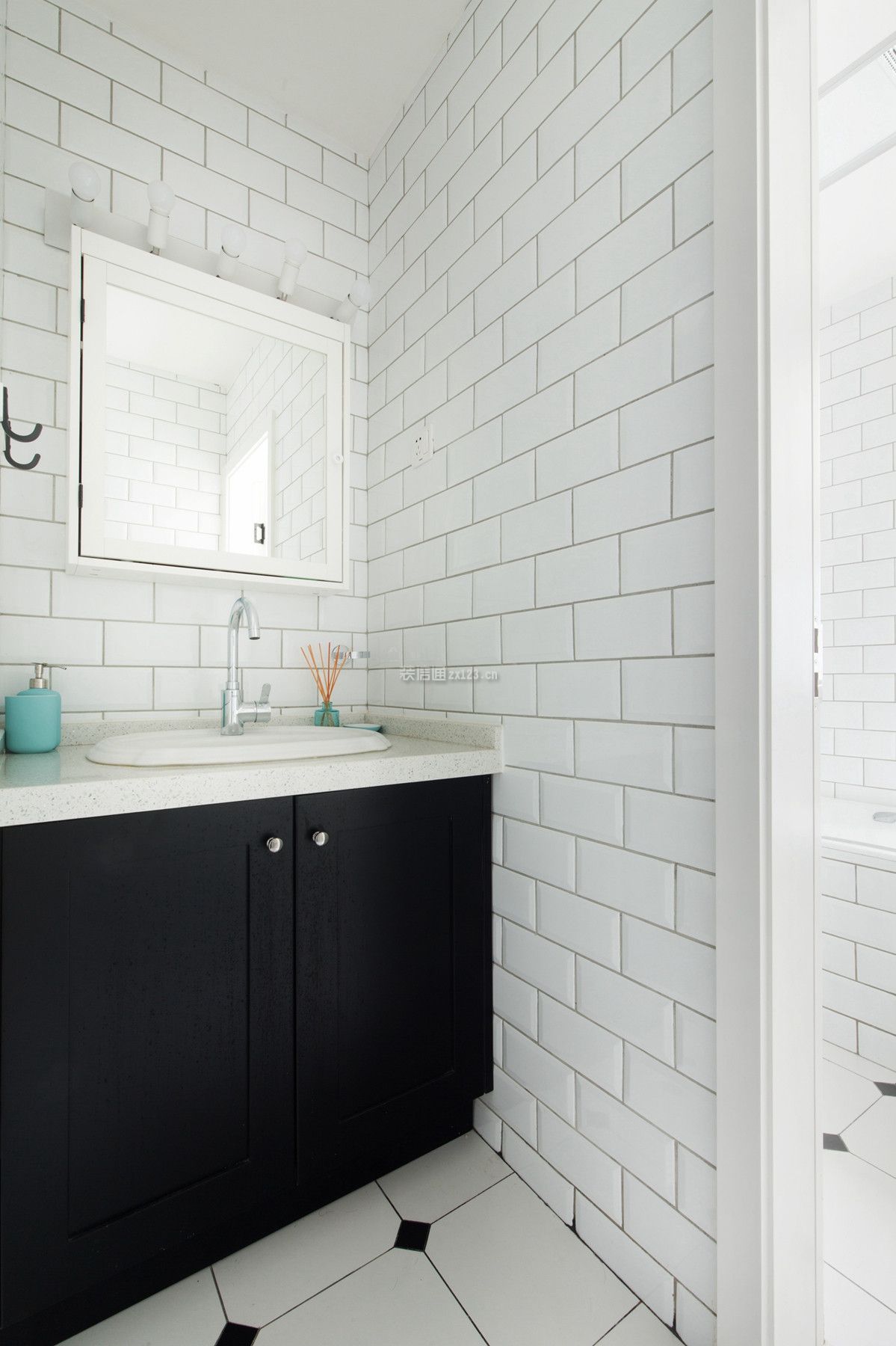卫生间洗漱台图片 卫生间墙砖装修效果图片