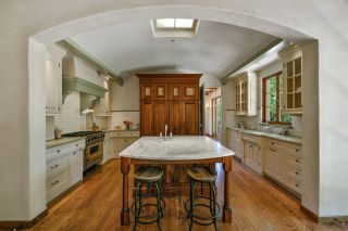 2023美式风格别墅厨房装修设计实图