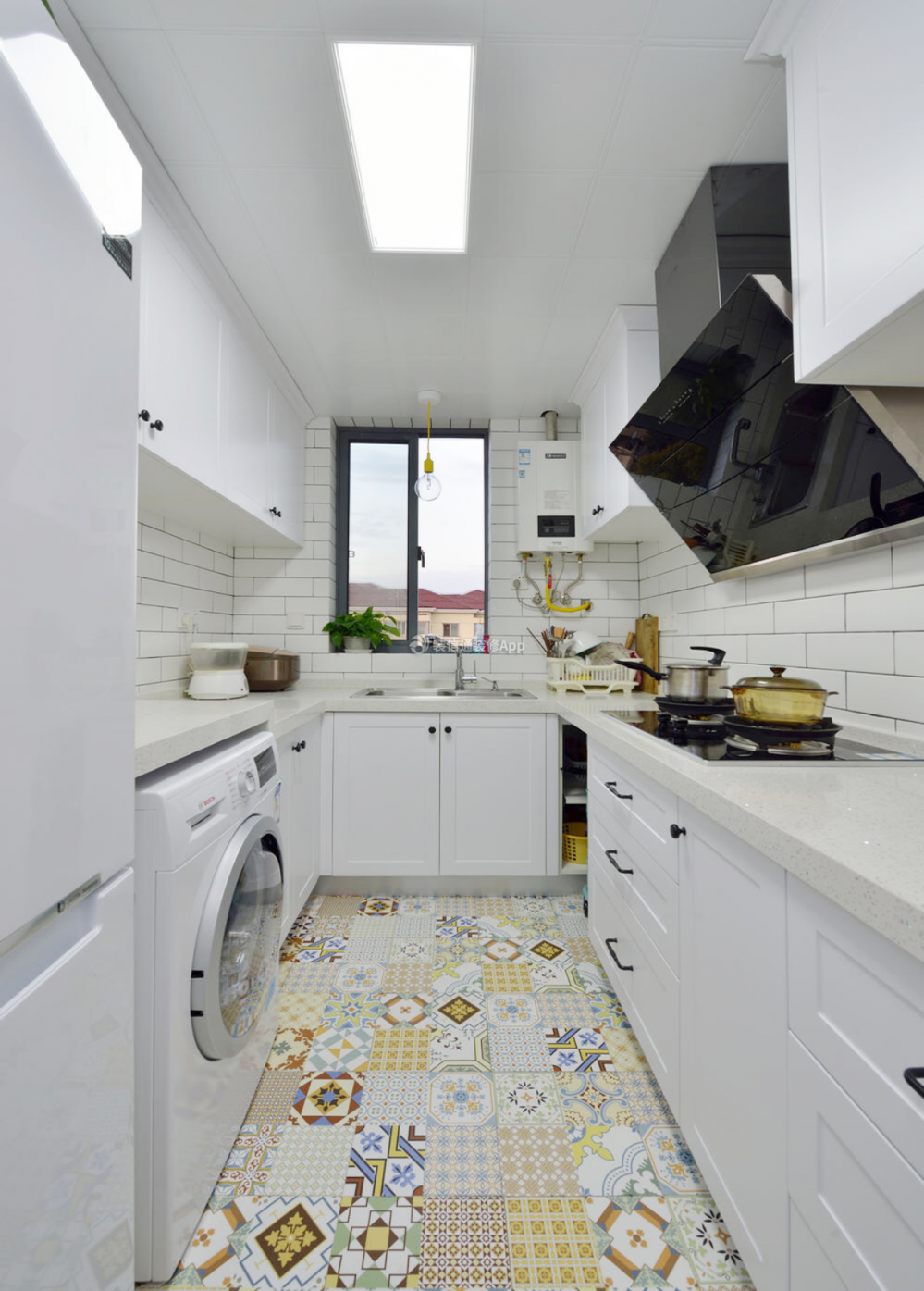 春阳300_欧式厨房橱柜瓷砖装修设计效果图 – 设计本装修效果图