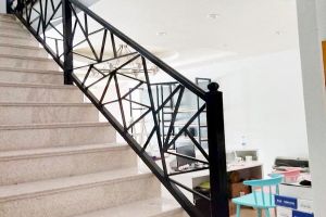 [杭州奥林装饰]铁艺材质的楼梯扶手有什么优点，如何安装？