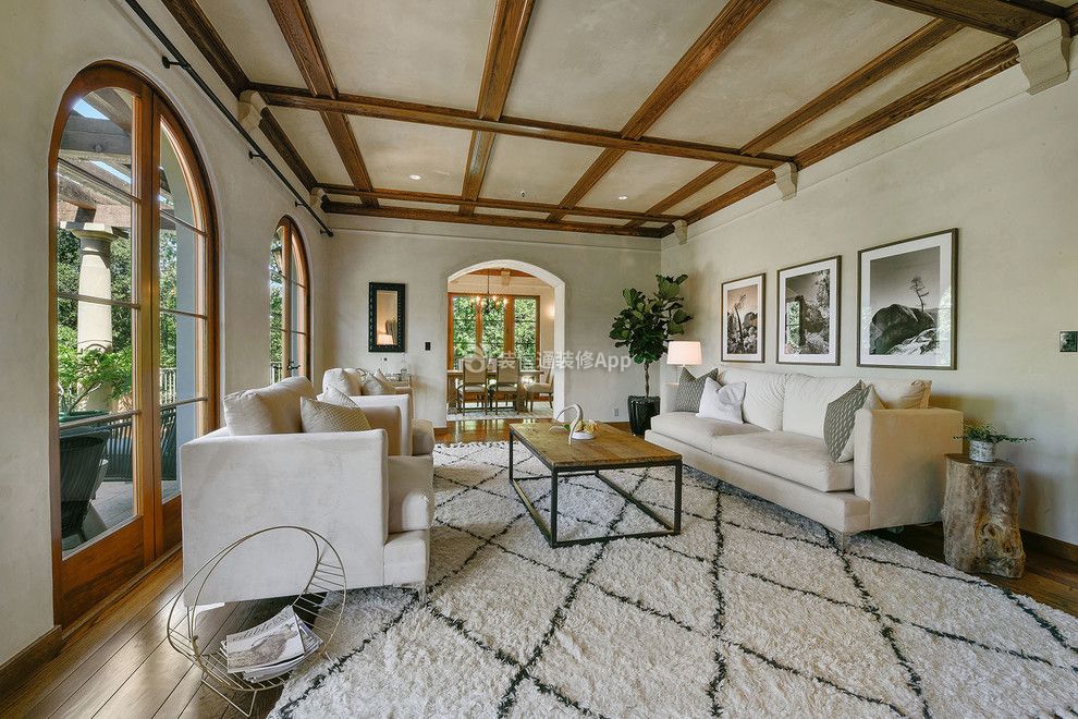 美式风格别墅客厅地毯装饰图片