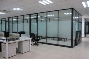 [杭州一沐石装饰]办公室玻璃隔断如何设计，有哪些搭配技巧