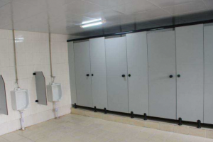 [济南亚坤装饰]卫生间隔断门的尺寸和材质怎么选择
