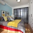 55平米小户型卧室玻璃门装修设计图片