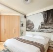 55平米小户型卧室床头墙画装修效果图片