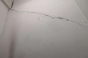 [上海韵鑫装饰]墙面开裂造成的原因？有哪些处理方法？