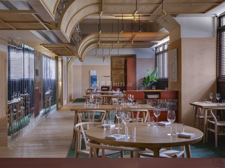 南充餐饮店现代风格326平米设计方案 餐厅吊顶效果图欣赏_装信通网