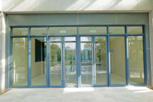 [港宏装饰公司]安装玻璃门方法 安装玻璃门注意事项