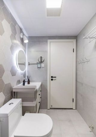 80平米两室一厅卫生间装修设计图