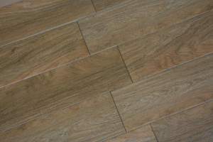 [成都芙蓉锦程装饰]室内地面装修中仿木地板和实木复合地板哪个更好