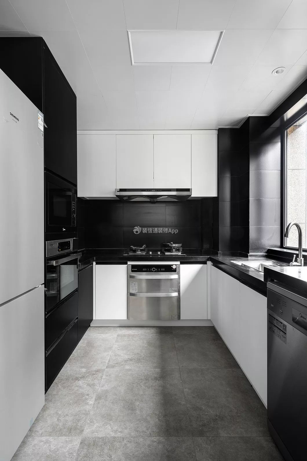 现代风格厨房黑白色系装修效果图