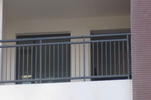 家用阳台防护栏多少钱一米