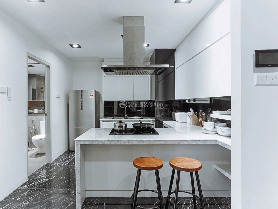 120平方米现代风格半开放厨房装修效果图