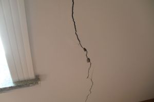 [苹果装饰公司]家居室内墙体开裂是怎么回事