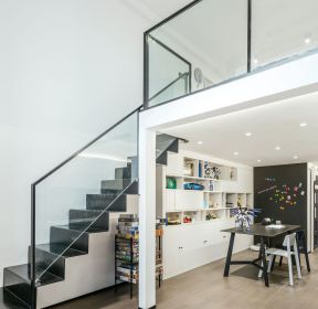 50平方米小复式楼梯玻璃扶手装修图-每日推荐