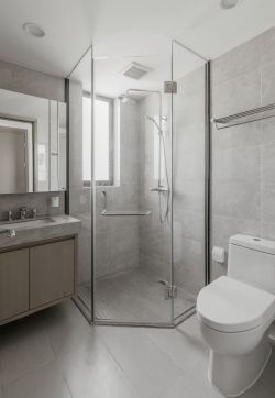90平米三室一厅卫生间淋浴玻璃隔断装修图
