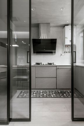三室一厅厨房玻璃门装修设计图