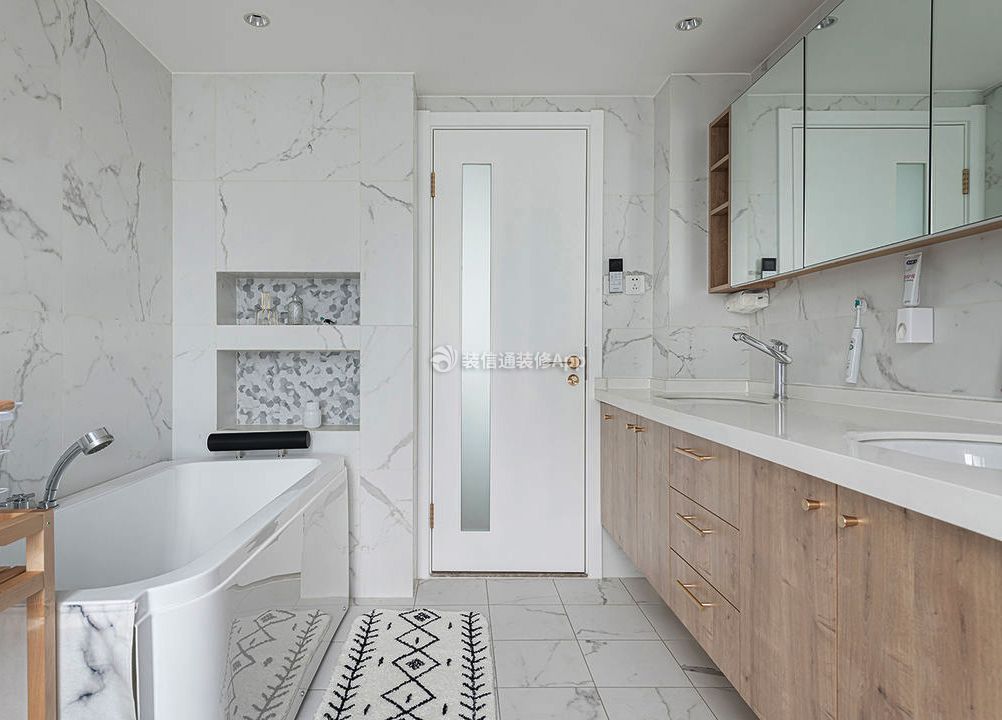 简约风格家庭卫生间浴缸装修设计图