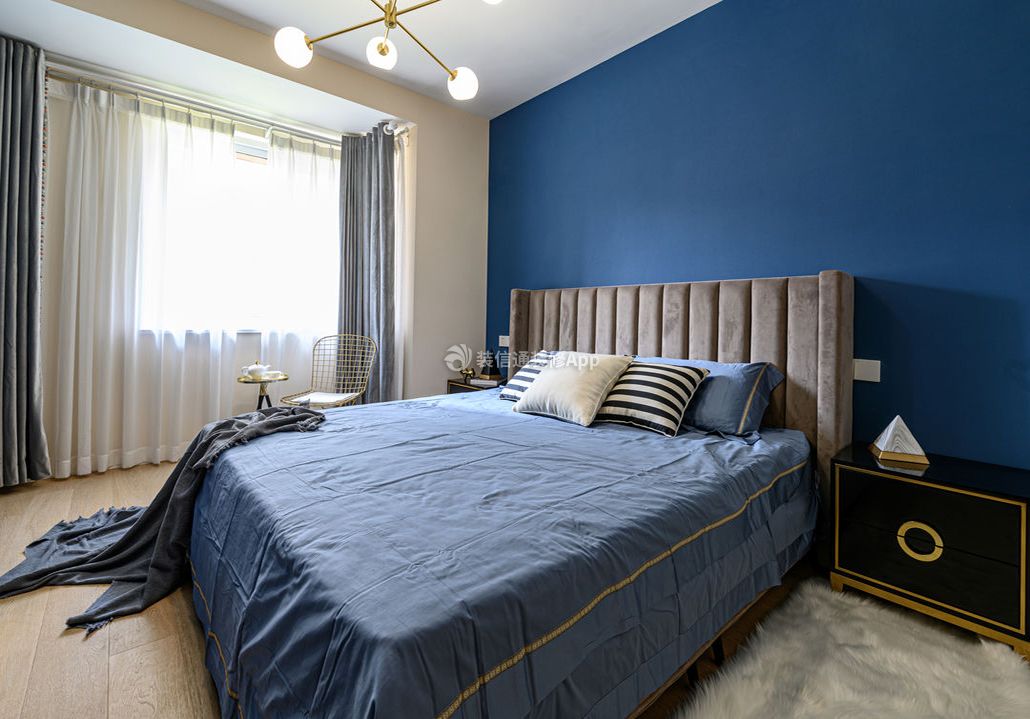 80平米房子卧室床头背景墙装饰效果图