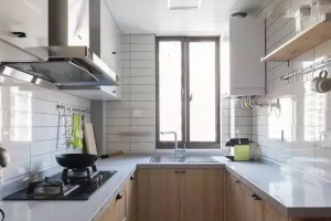 [济南东易日盛装饰公司]小厨房装修技巧，小空间也能很有用！