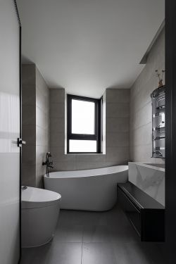 简约现代风格卫生间浴缸装潢效果图