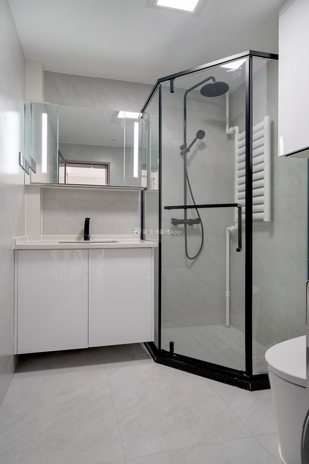 110平方三室两厅卫生间淋浴房装修设计图