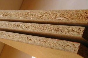多层实木板和实木颗粒板哪个好？应该怎么选？