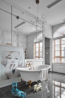 联排别墅浴室浴缸装修设计图片
