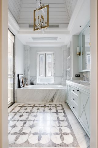 联排别墅浴室浴缸设计效果图片