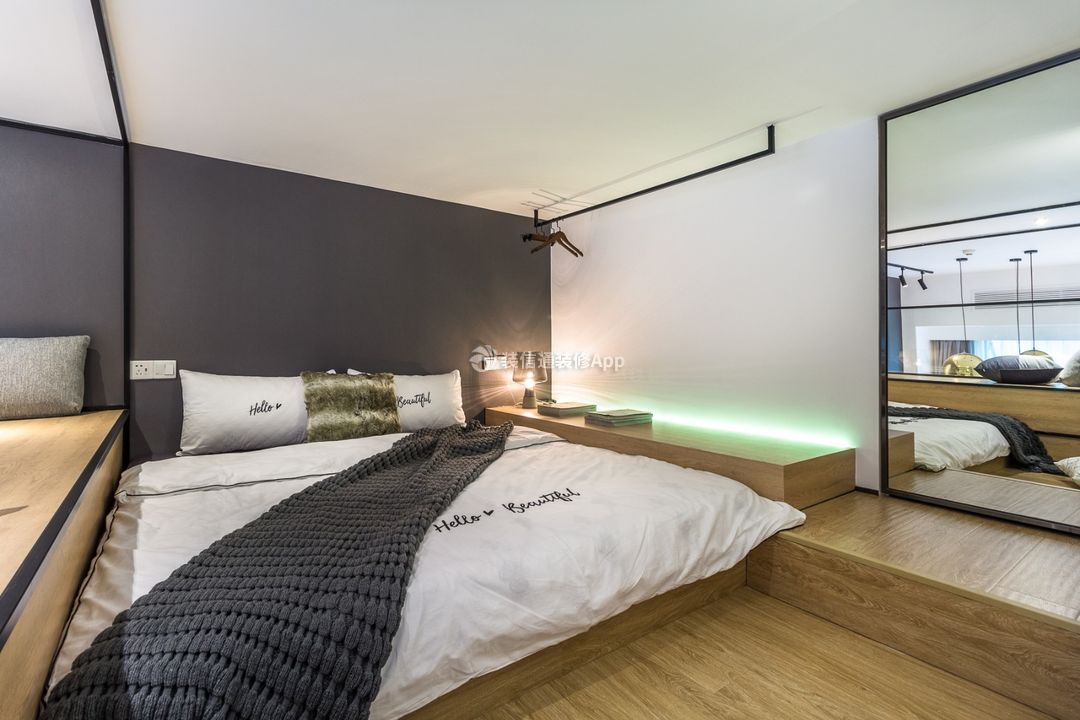 单身公寓卧室地台床设计装修效果图