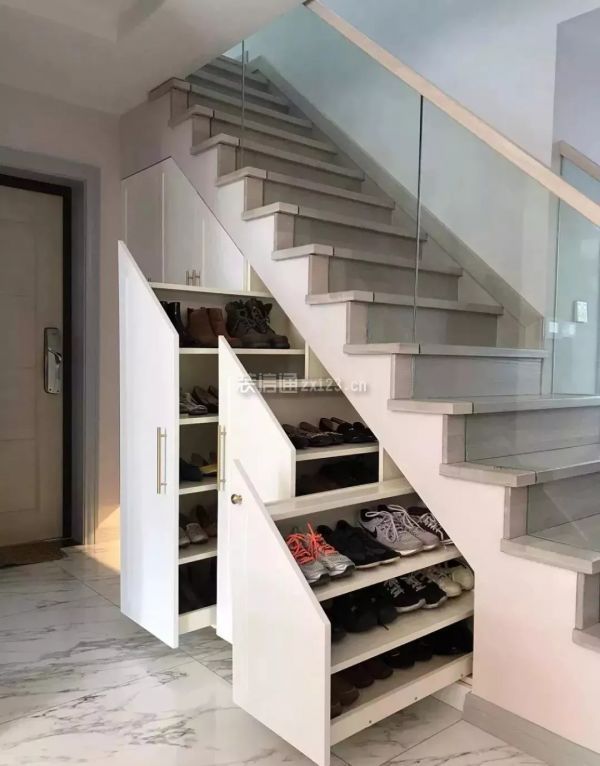 楼梯间鞋柜设计