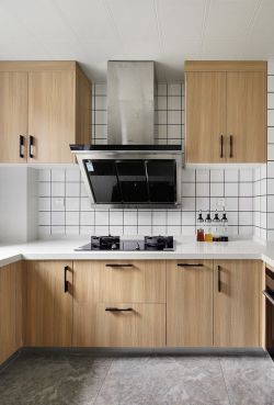 现代风格厨房实木橱柜装潢设计图片