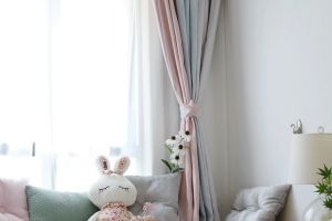 现代风格卧室窗帘怎么装修