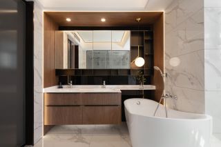 现代风格家庭卫生间浴缸装饰图片