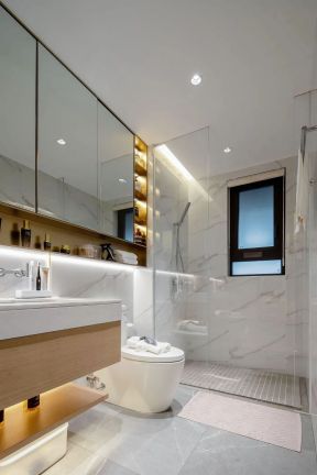 家庭卫生间镜柜装修设计效果图