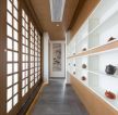 日式风格房子走廊博古柜设计效果图